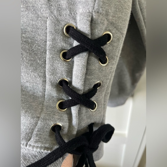 Mtv sweatshirt. Size Medium. - Picture 5 of 8